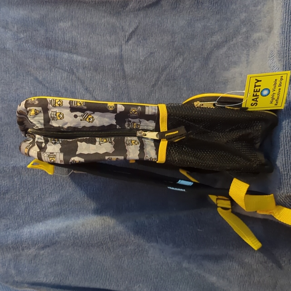 Minions DAVE, Book Bag w/Attachable Lunch Bag, New - Picture 3 of 5